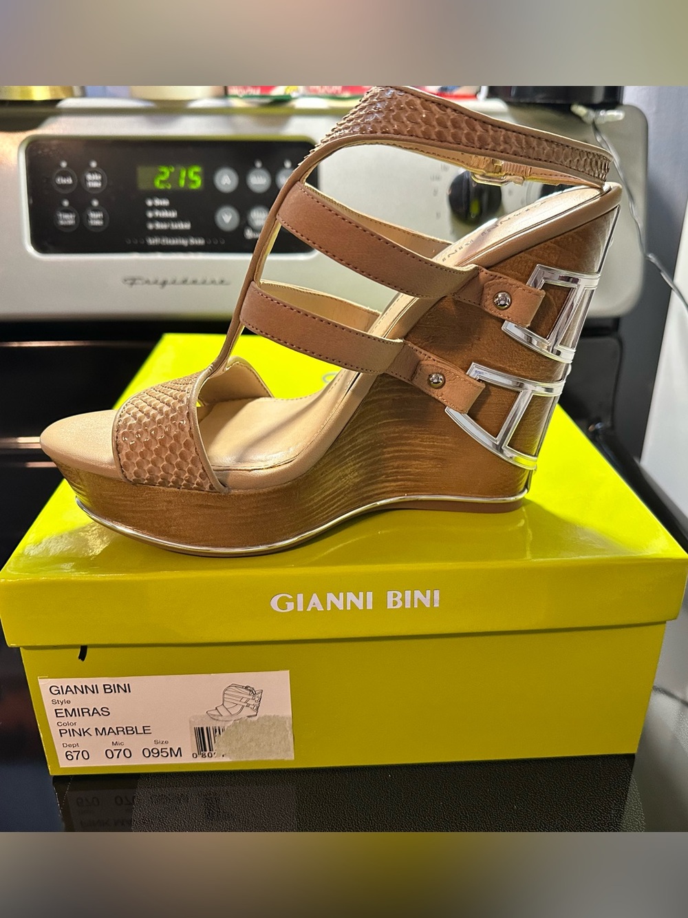 Gianni Bini Emiras Pink Marble 9.5